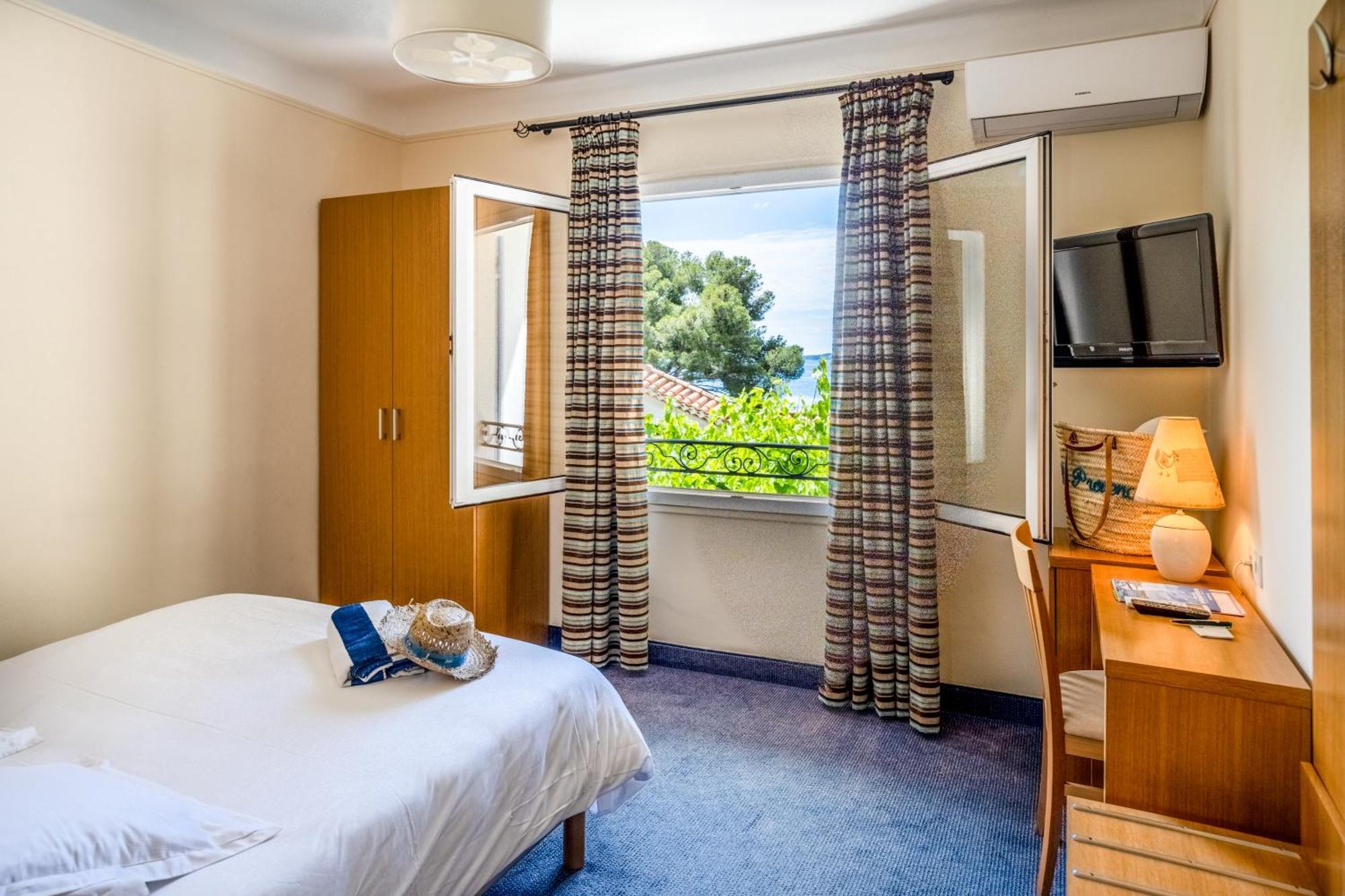 Hotel Le Provencal Logishotels Les Issambres Luaran gambar