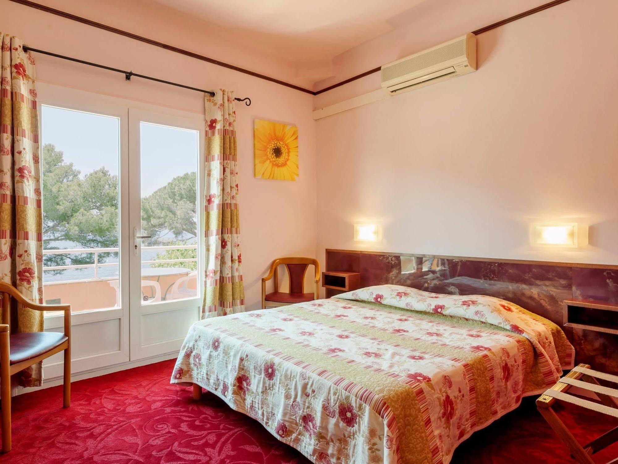 Hotel Le Provencal Logishotels Les Issambres Luaran gambar